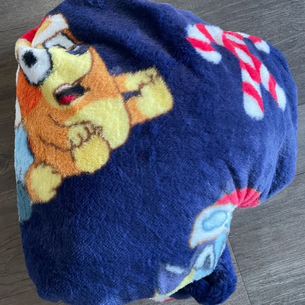Bluey Holiday Print Throw Blanket Faux Fur Fleece Warm Winter Cozy Siblings NEW